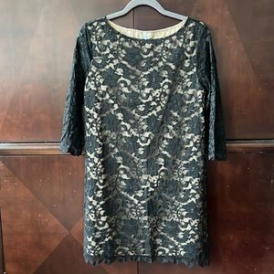 Elegant black lace 3/4 sleeve dress. Size M. 🖤